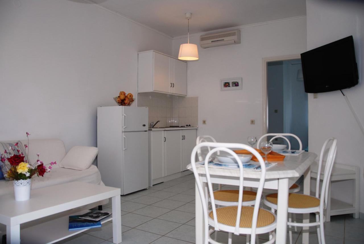 Villa Fleria Seaside Studios & Apts Gerani  Екстер'єр фото